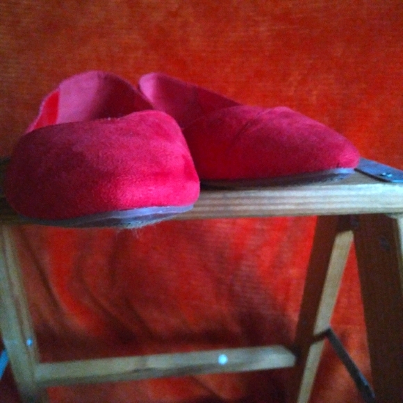 Red Flats - Picture 5 of 6